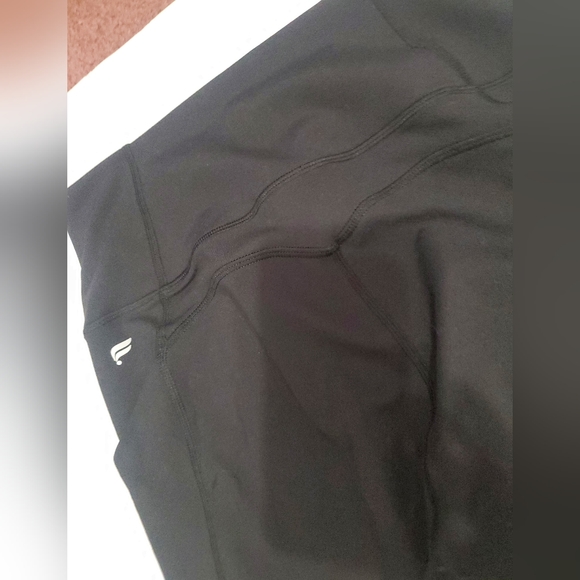 Fabletics Oasis Purelux High Waisted 7/8 Leggings - Picture 4 of 6